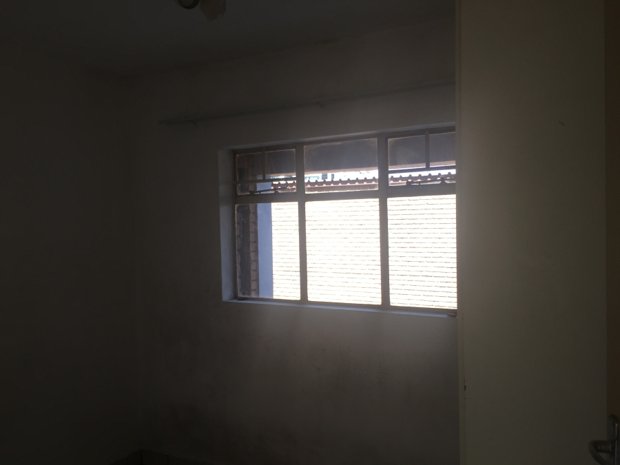 To Let 2 Bedroom Property for Rent in Vorna Valley Gauteng