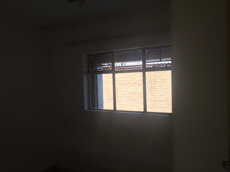 To Let 2 Bedroom Property for Rent in Vorna Valley Gauteng