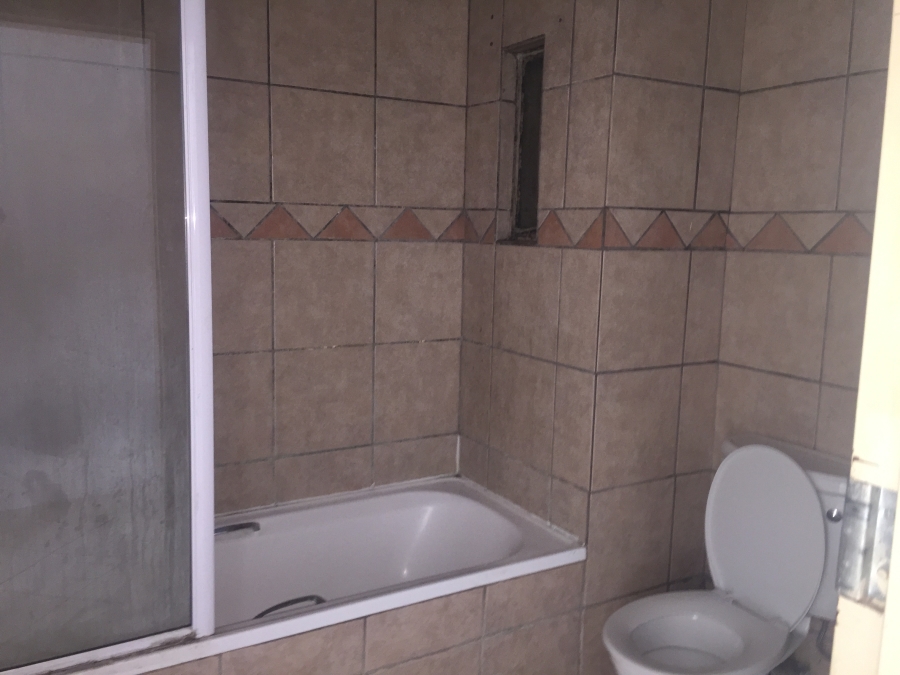 To Let 2 Bedroom Property for Rent in Vorna Valley Gauteng