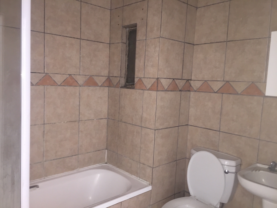 To Let 2 Bedroom Property for Rent in Vorna Valley Gauteng