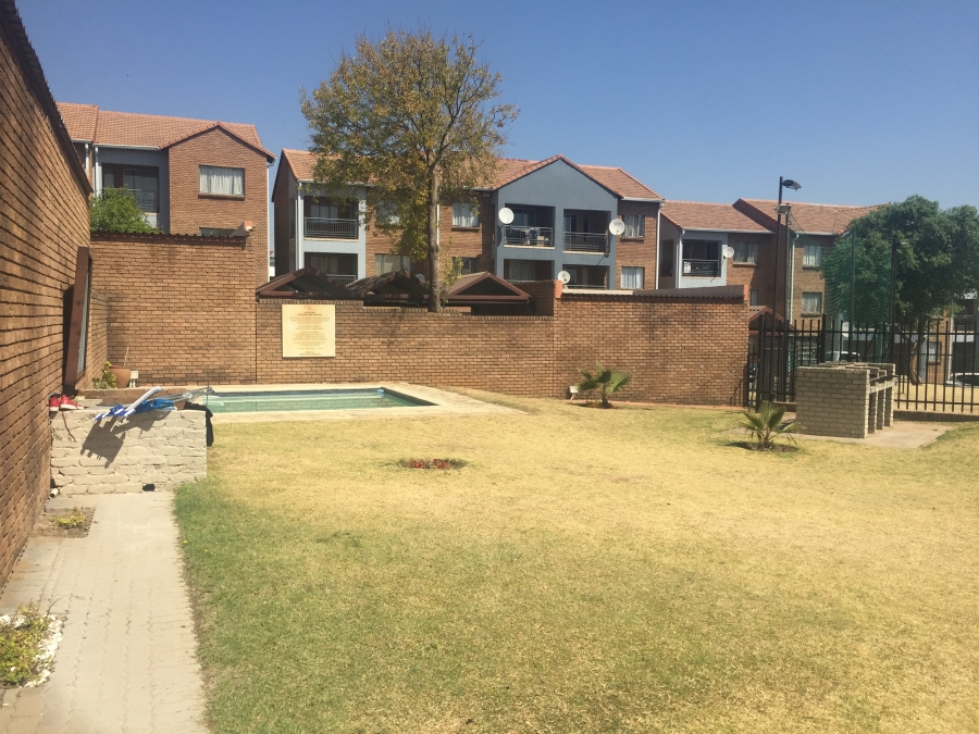 To Let 2 Bedroom Property for Rent in Vorna Valley Gauteng