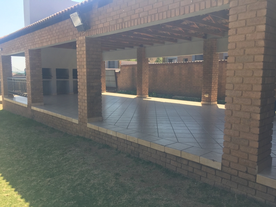 To Let 2 Bedroom Property for Rent in Vorna Valley Gauteng