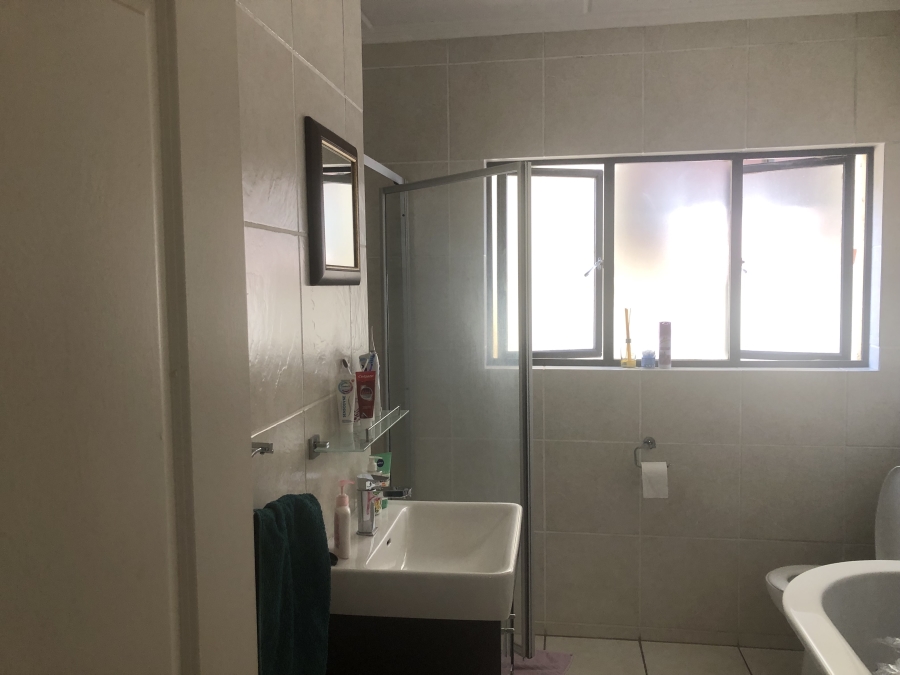 2 Bedroom Property for Sale in Sunninghill Gauteng