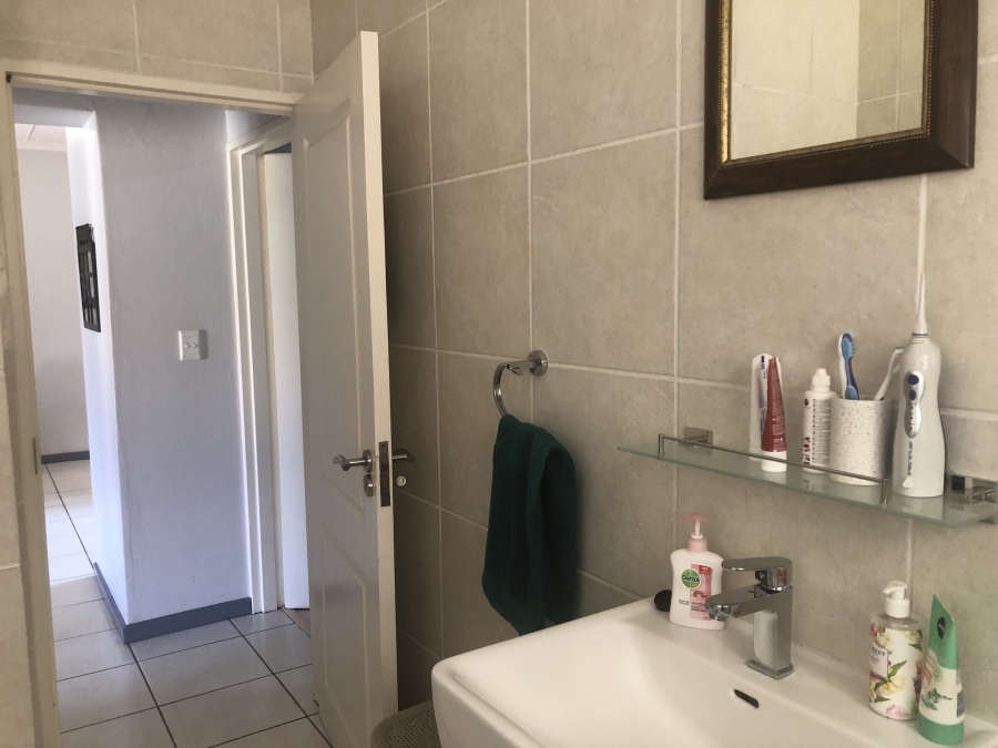 2 Bedroom Property for Sale in Sunninghill Gauteng