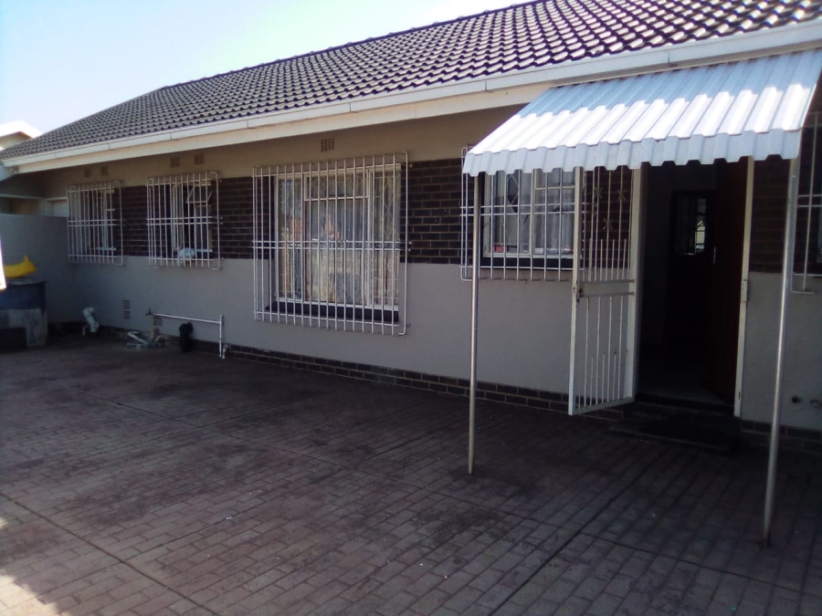 To Let 3 Bedroom Property for Rent in Brackenhurst Gauteng