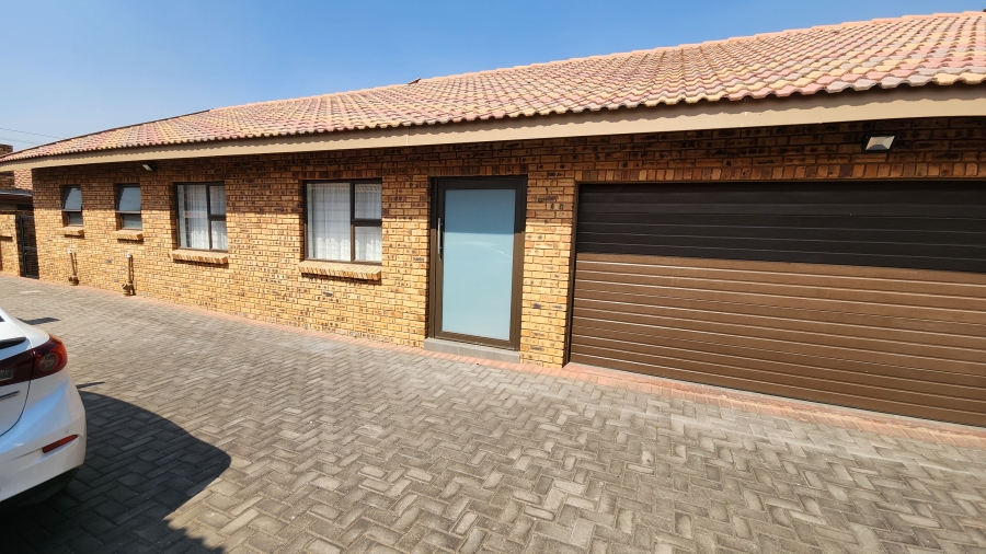 3 Bedroom Property for Sale in New Redruth Gauteng