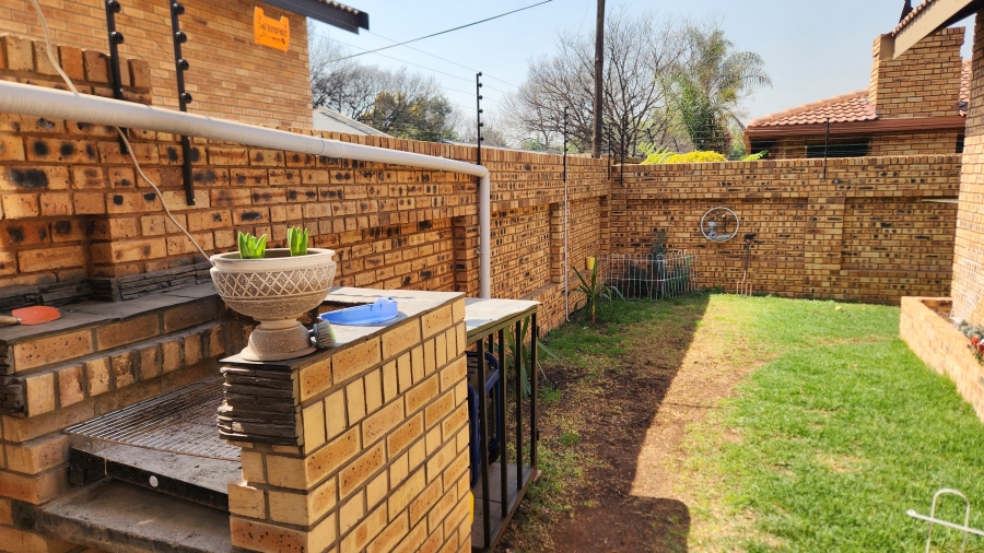 3 Bedroom Property for Sale in New Redruth Gauteng