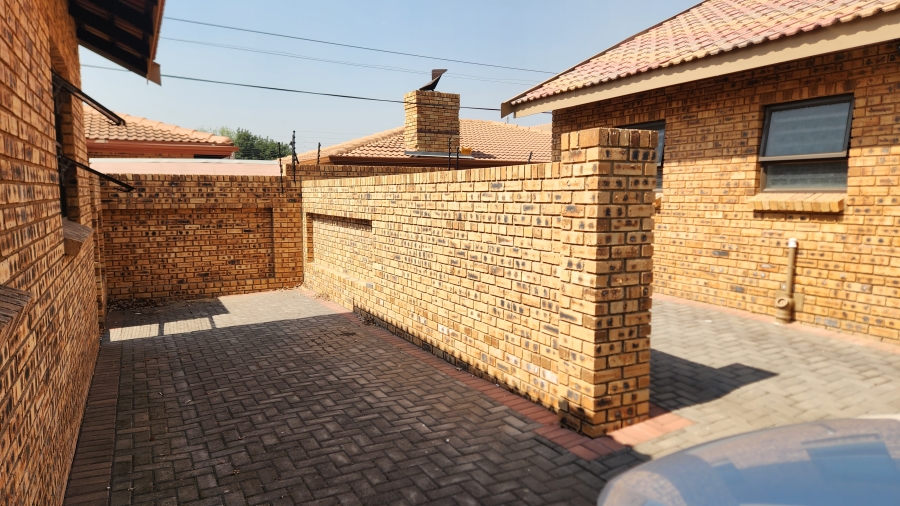 3 Bedroom Property for Sale in New Redruth Gauteng