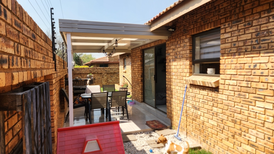 3 Bedroom Property for Sale in New Redruth Gauteng