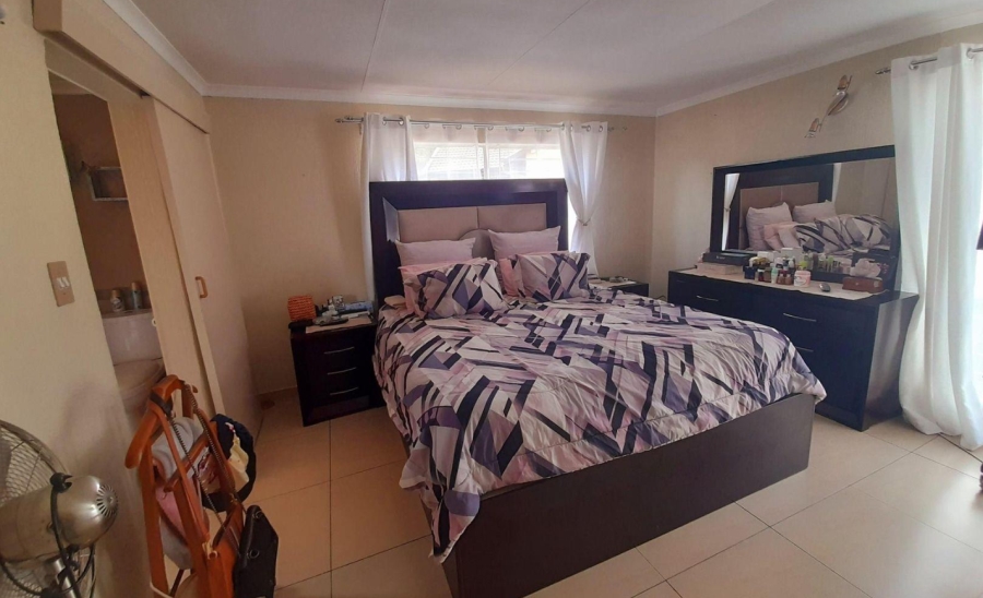 5 Bedroom Property for Sale in Suideroord Gauteng