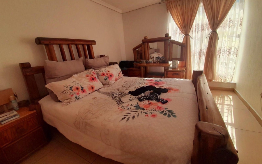 5 Bedroom Property for Sale in Suideroord Gauteng