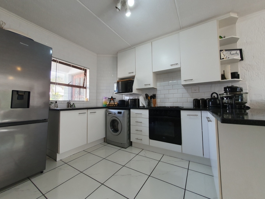 1 Bedroom Property for Sale in Paulshof Gauteng