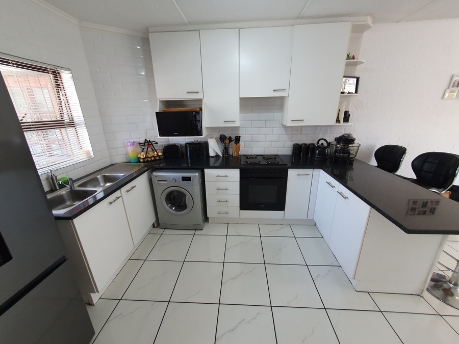 1 Bedroom Property for Sale in Paulshof Gauteng