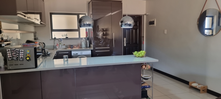 3 Bedroom Property for Sale in Broadacres Gauteng