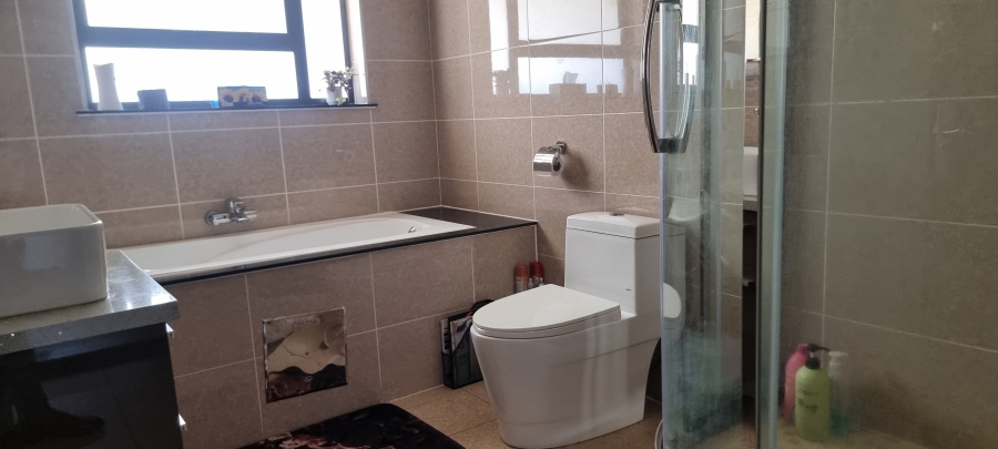 3 Bedroom Property for Sale in Broadacres Gauteng