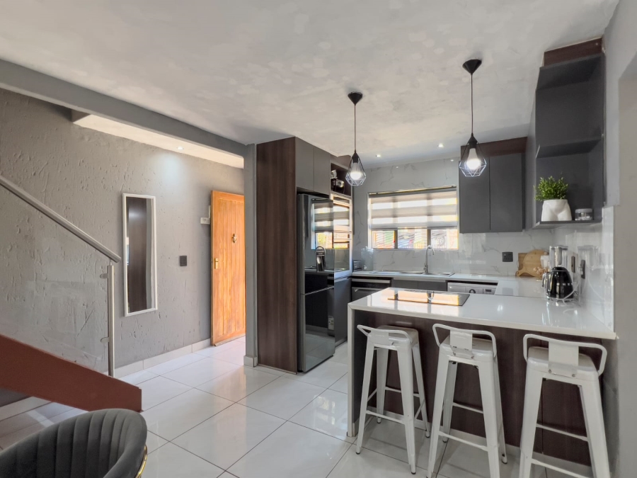 3 Bedroom Property for Sale in Pomona AH Gauteng