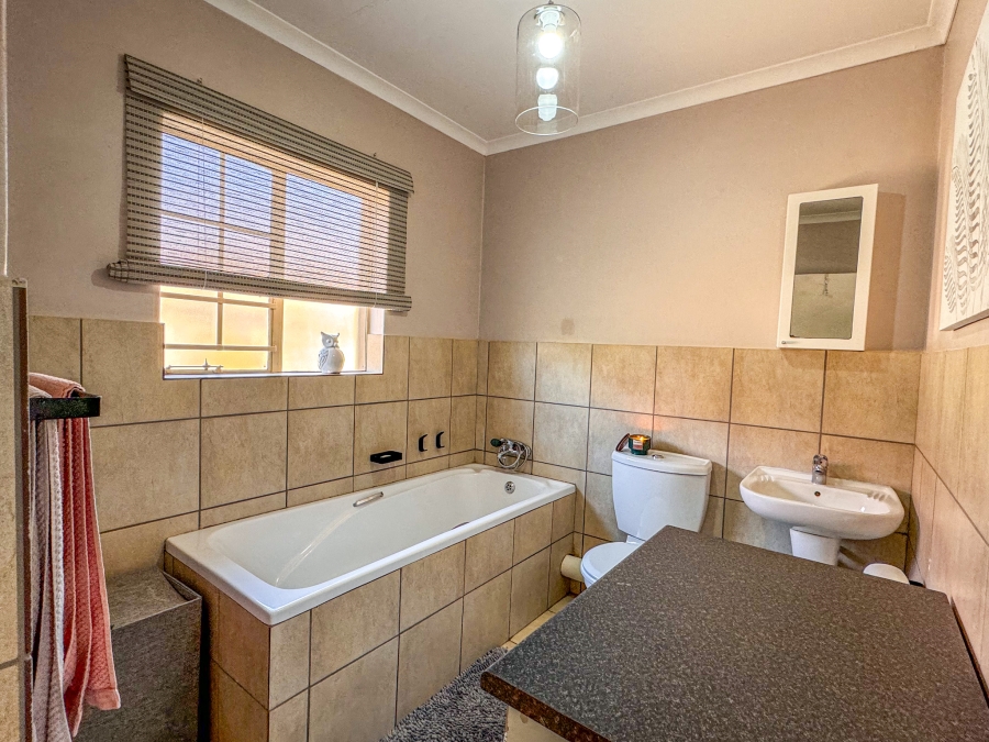 3 Bedroom Property for Sale in Oukraal Estate Gauteng