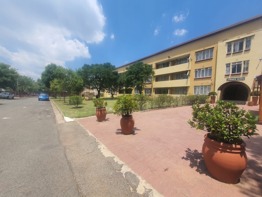 2 Bedroom Property for Sale in Lambton Gauteng