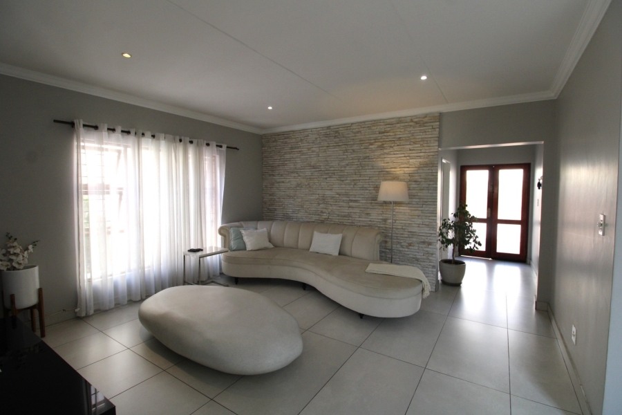 To Let 3 Bedroom Property for Rent in Bryanston Gauteng