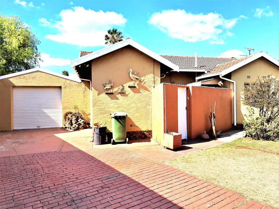 4 Bedroom Property for Sale in Verwoerdpark Gauteng