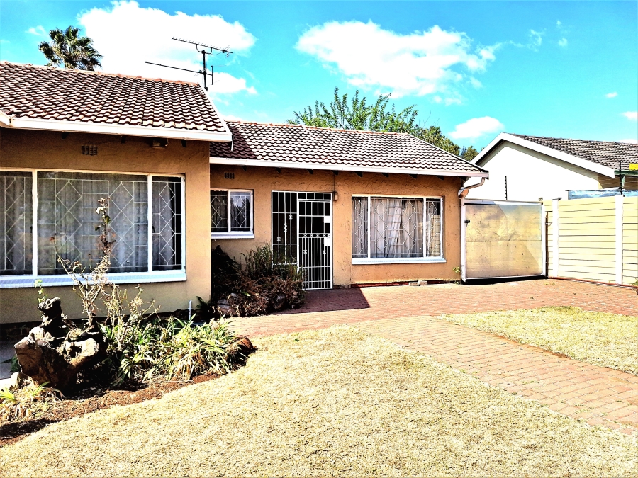 4 Bedroom Property for Sale in Verwoerdpark Gauteng