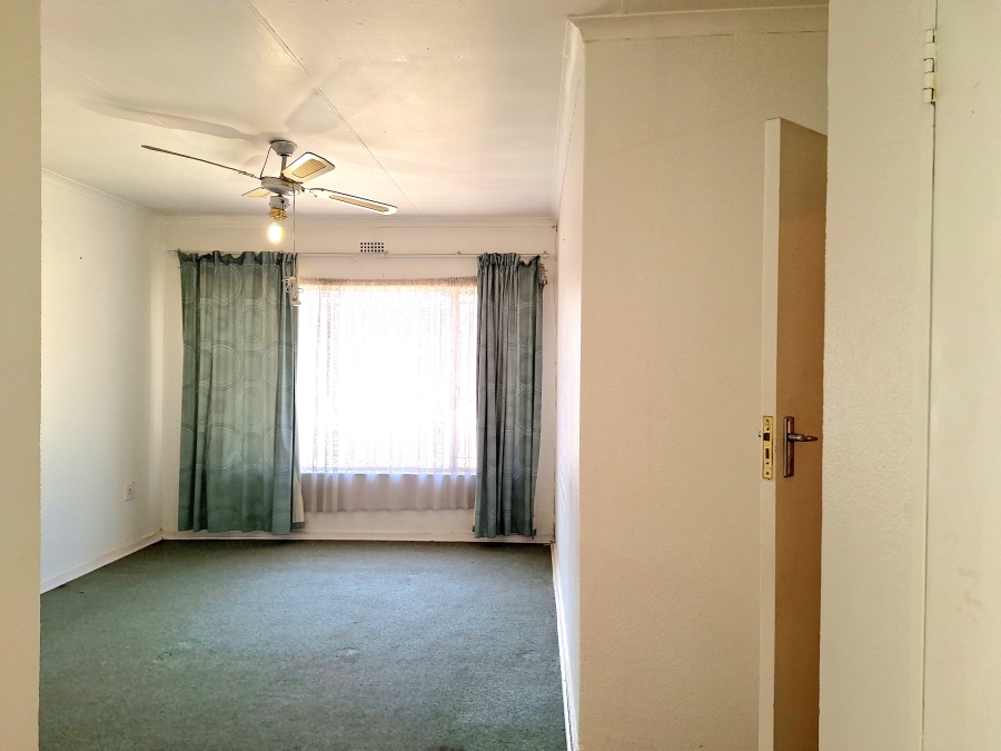 4 Bedroom Property for Sale in Verwoerdpark Gauteng