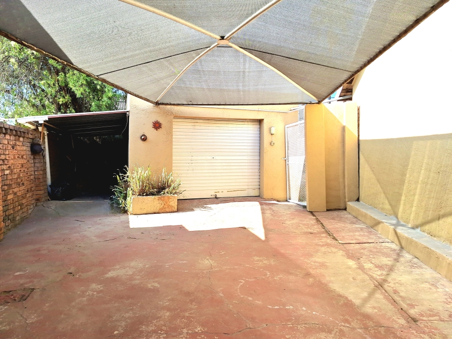 4 Bedroom Property for Sale in Verwoerdpark Gauteng