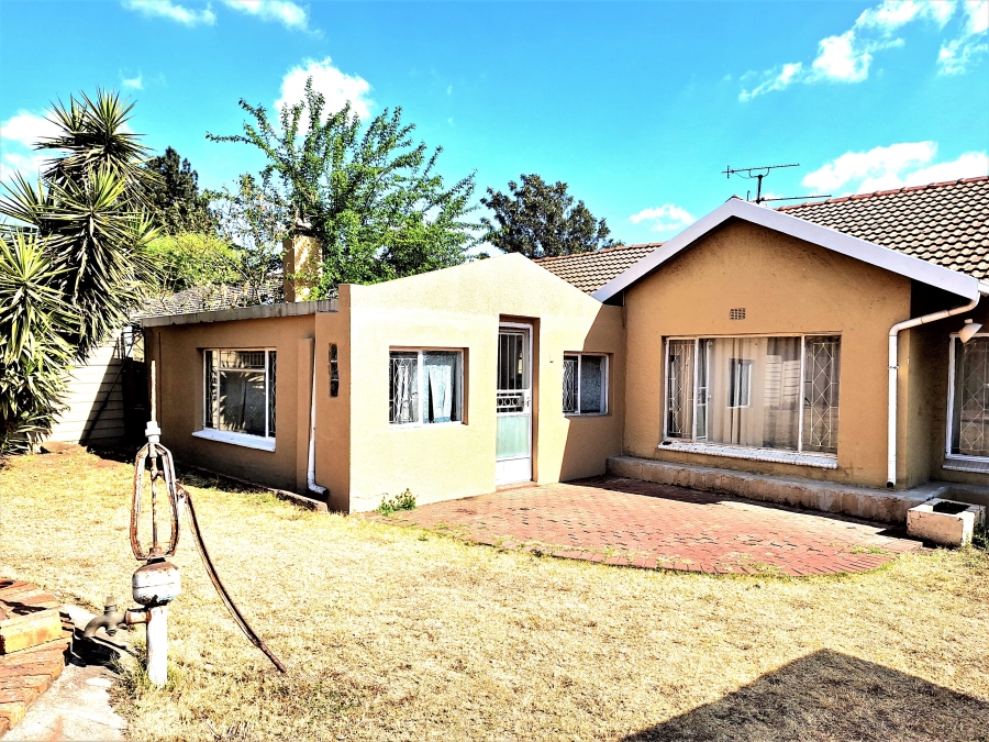 4 Bedroom Property for Sale in Verwoerdpark Gauteng