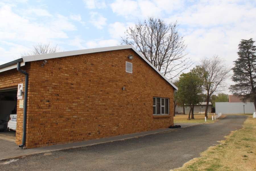 4 Bedroom Property for Sale in Lochvaal Gauteng