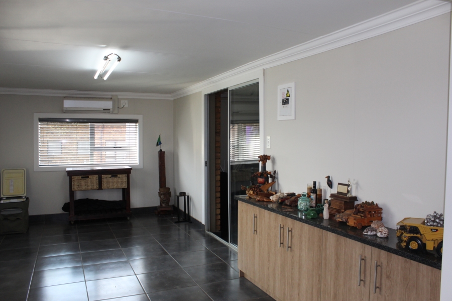 4 Bedroom Property for Sale in Lochvaal Gauteng