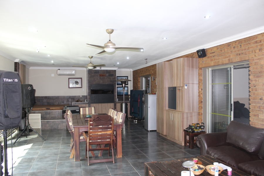 4 Bedroom Property for Sale in Lochvaal Gauteng