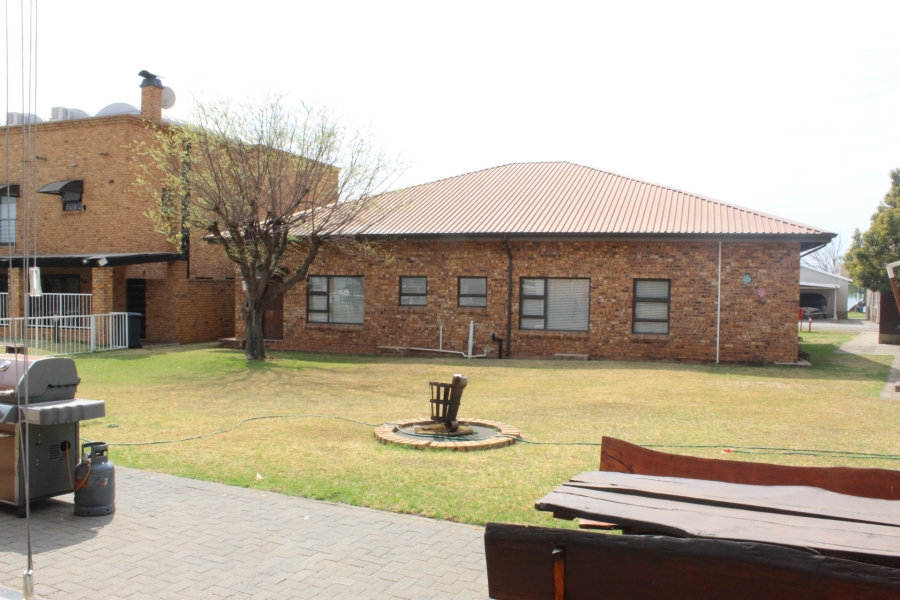 4 Bedroom Property for Sale in Lochvaal Gauteng