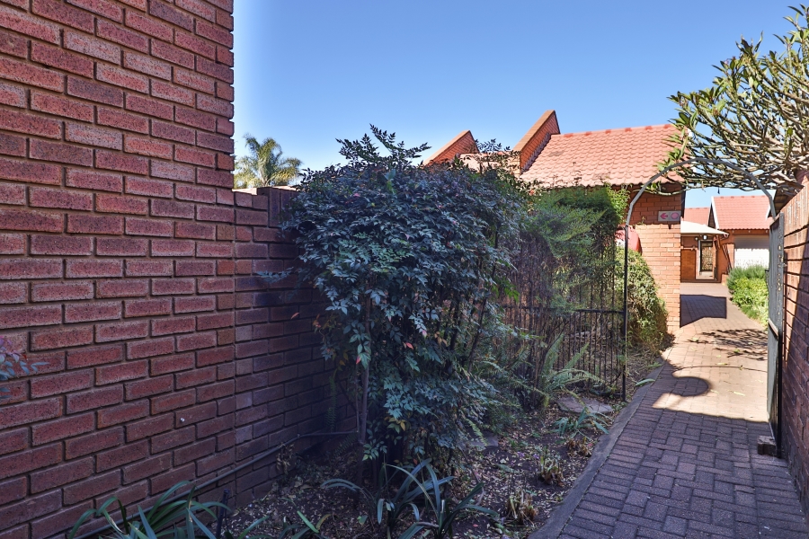 2 Bedroom Property for Sale in Wierda Park Gauteng