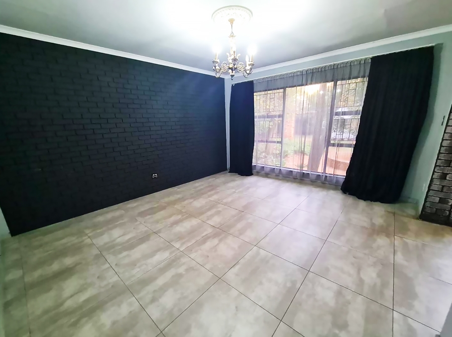 3 Bedroom Property for Sale in Sonneveld Gauteng