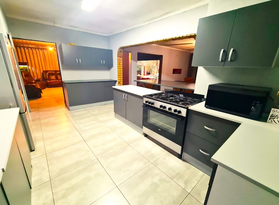 3 Bedroom Property for Sale in Sonneveld Gauteng