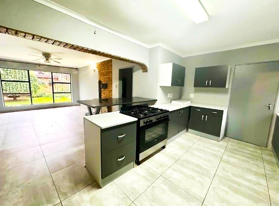 3 Bedroom Property for Sale in Sonneveld Gauteng