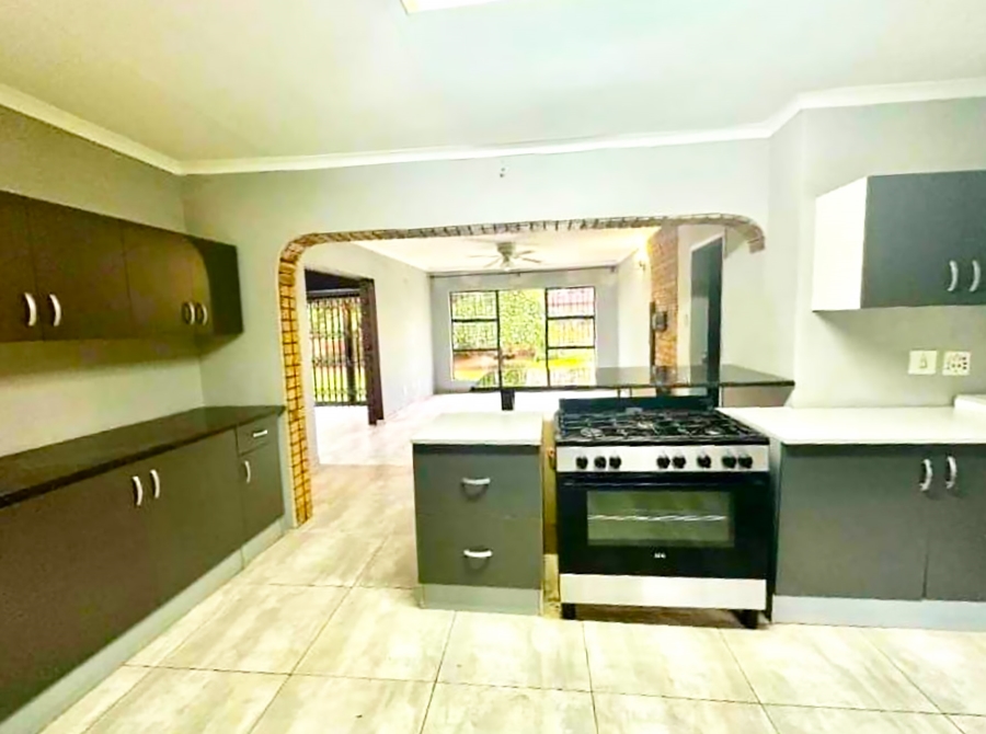 3 Bedroom Property for Sale in Sonneveld Gauteng