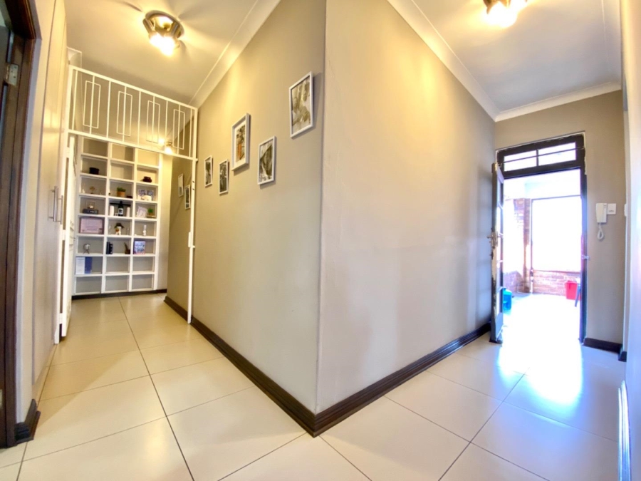 5 Bedroom Property for Sale in Orange Grove Gauteng