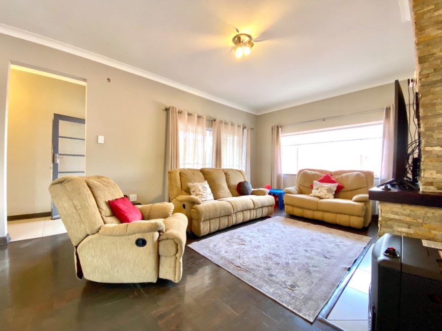 5 Bedroom Property for Sale in Orange Grove Gauteng