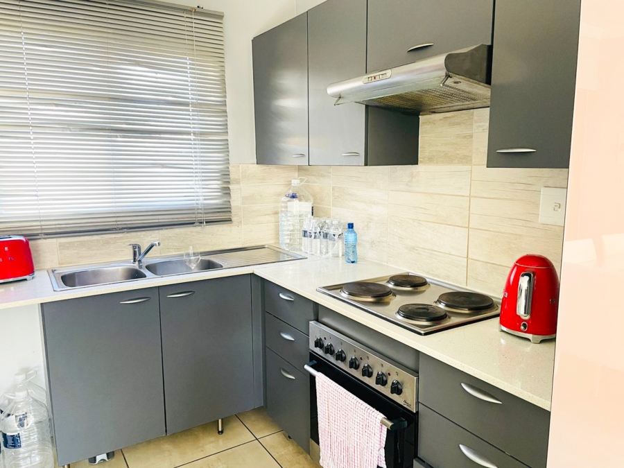 To Let 2 Bedroom Property for Rent in Blue Hills Gauteng