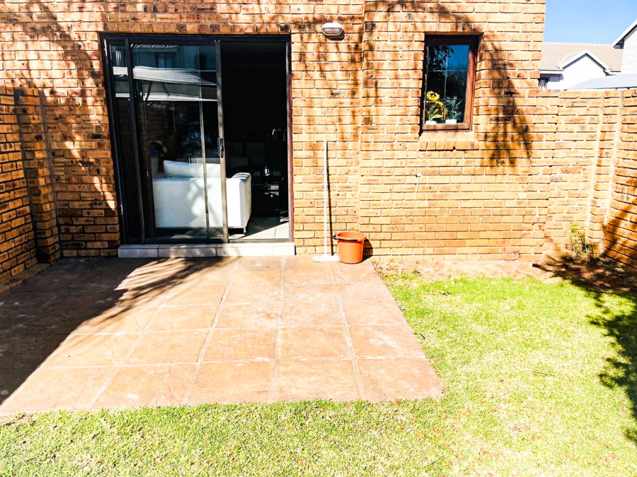 To Let 2 Bedroom Property for Rent in Blue Hills Gauteng