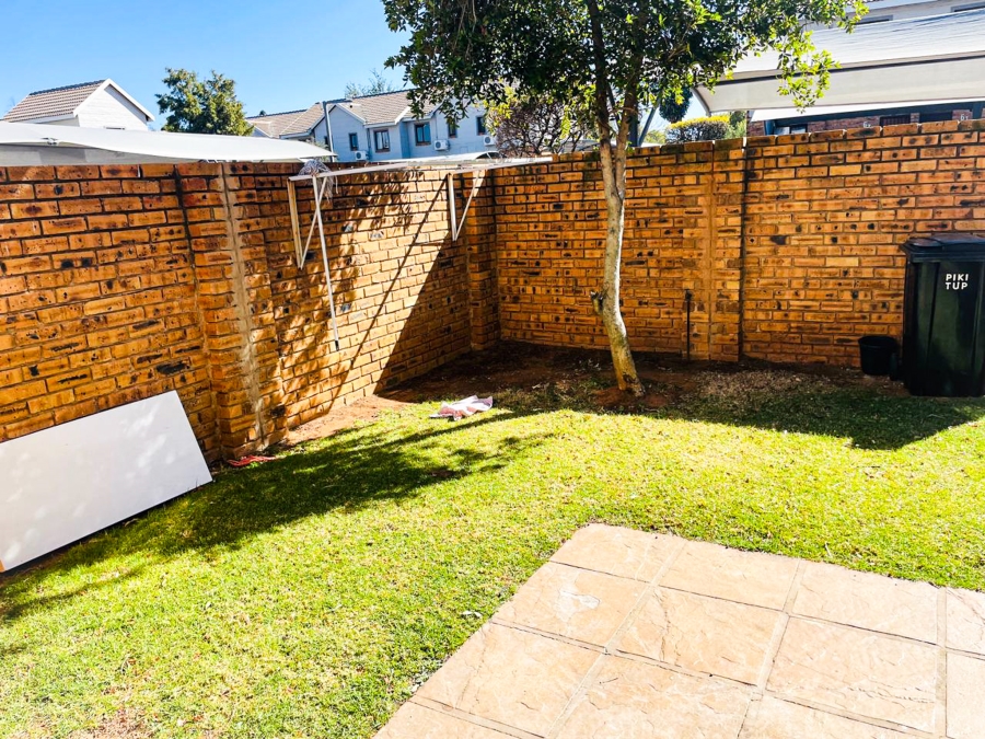 To Let 2 Bedroom Property for Rent in Blue Hills Gauteng