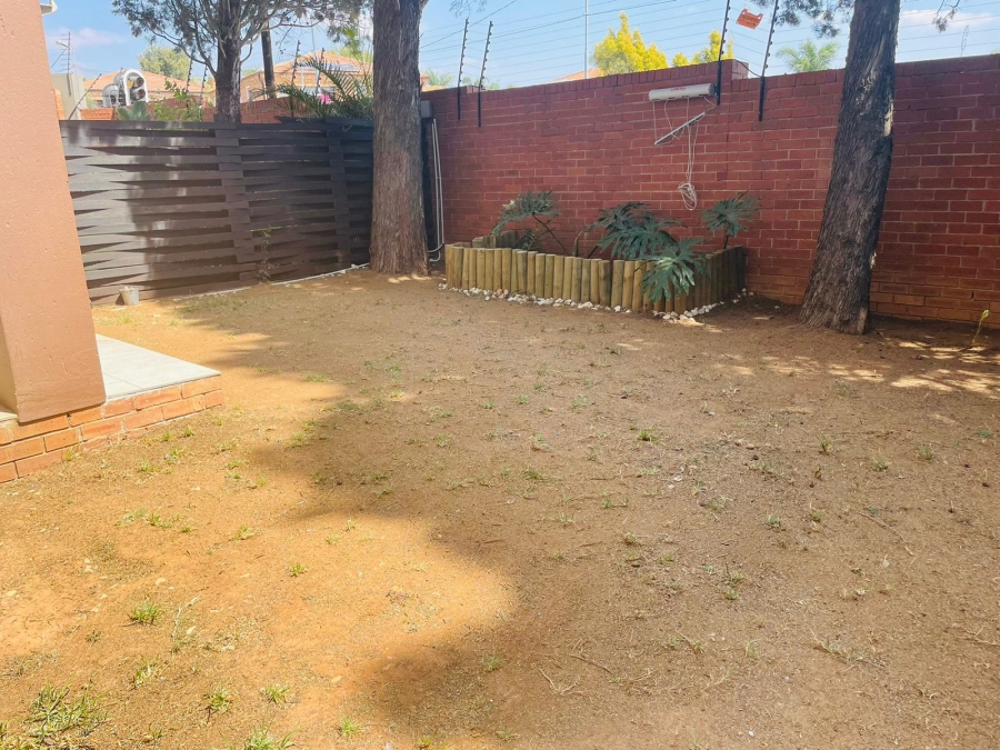 To Let 2 Bedroom Property for Rent in North Riding Gauteng