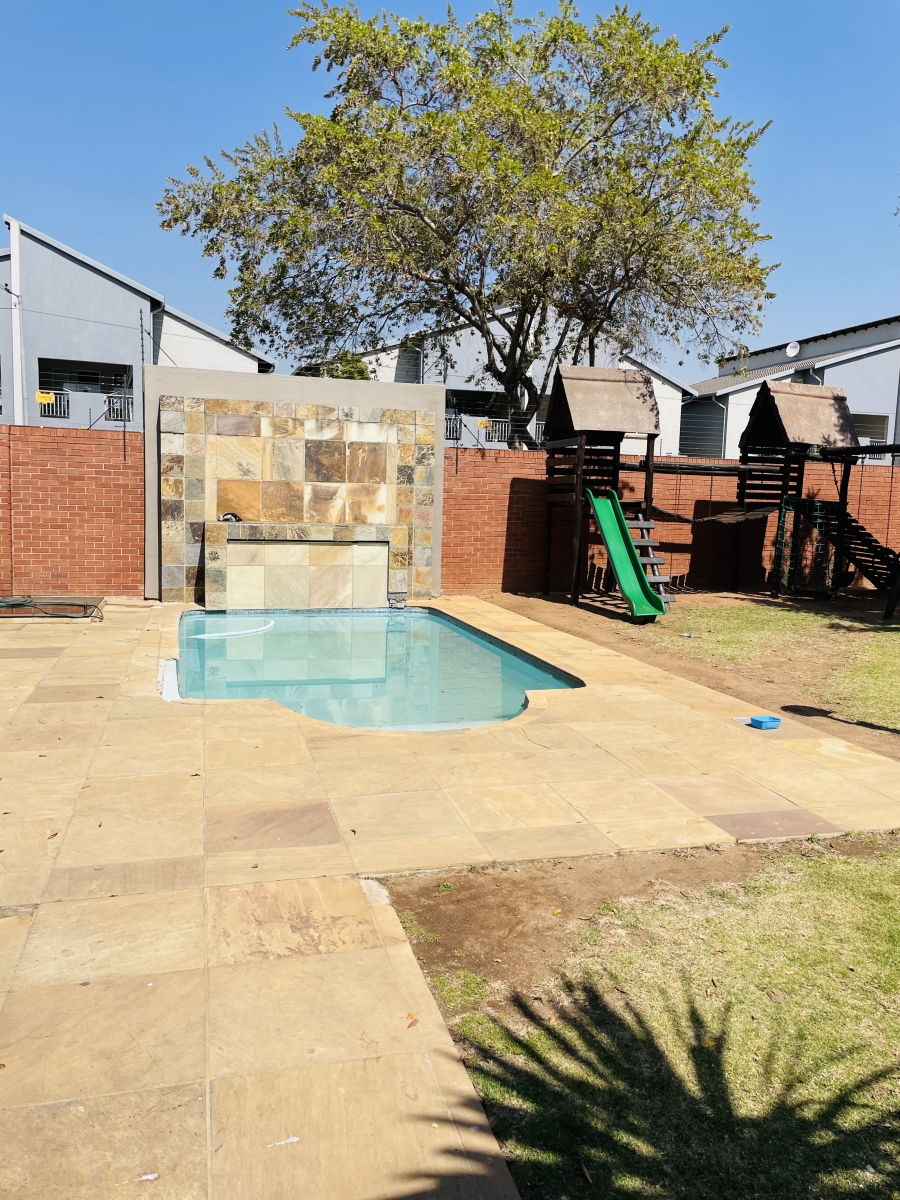 To Let 2 Bedroom Property for Rent in North Riding Gauteng