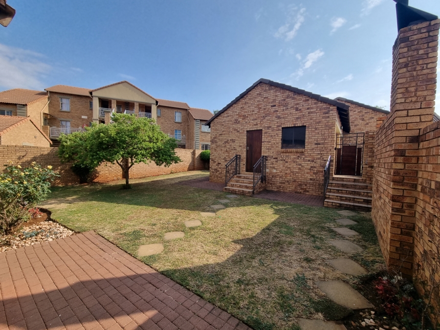 To Let 3 Bedroom Property for Rent in Die Hoewes Gauteng