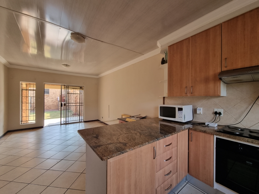 To Let 3 Bedroom Property for Rent in Die Hoewes Gauteng