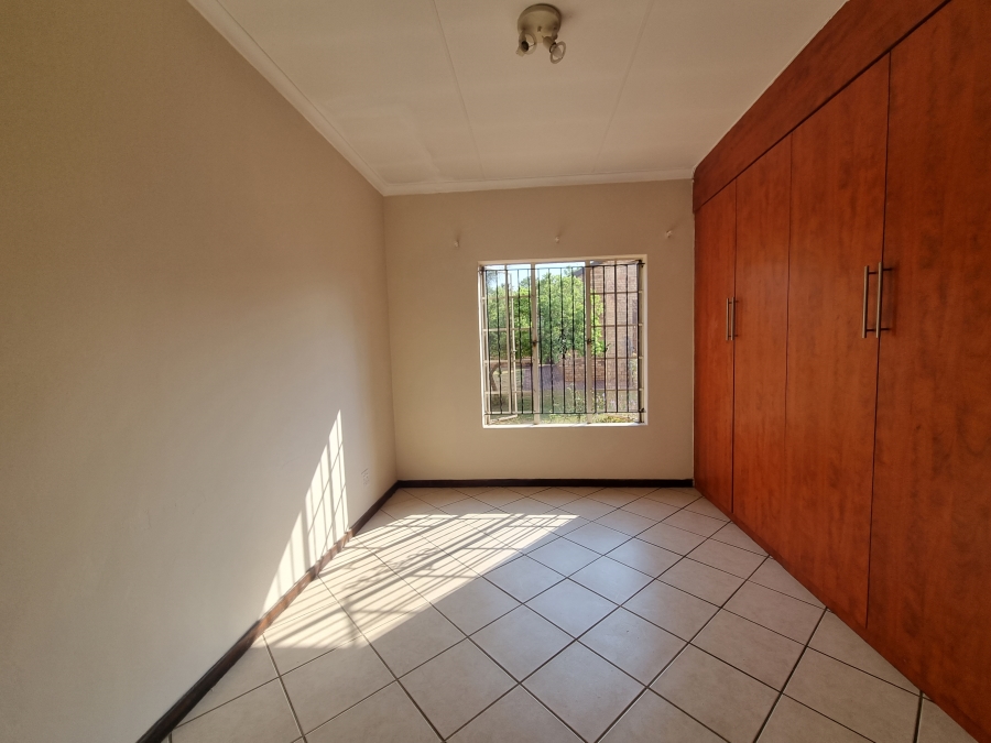 To Let 3 Bedroom Property for Rent in Die Hoewes Gauteng