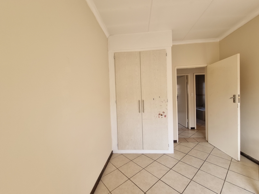 To Let 3 Bedroom Property for Rent in Die Hoewes Gauteng