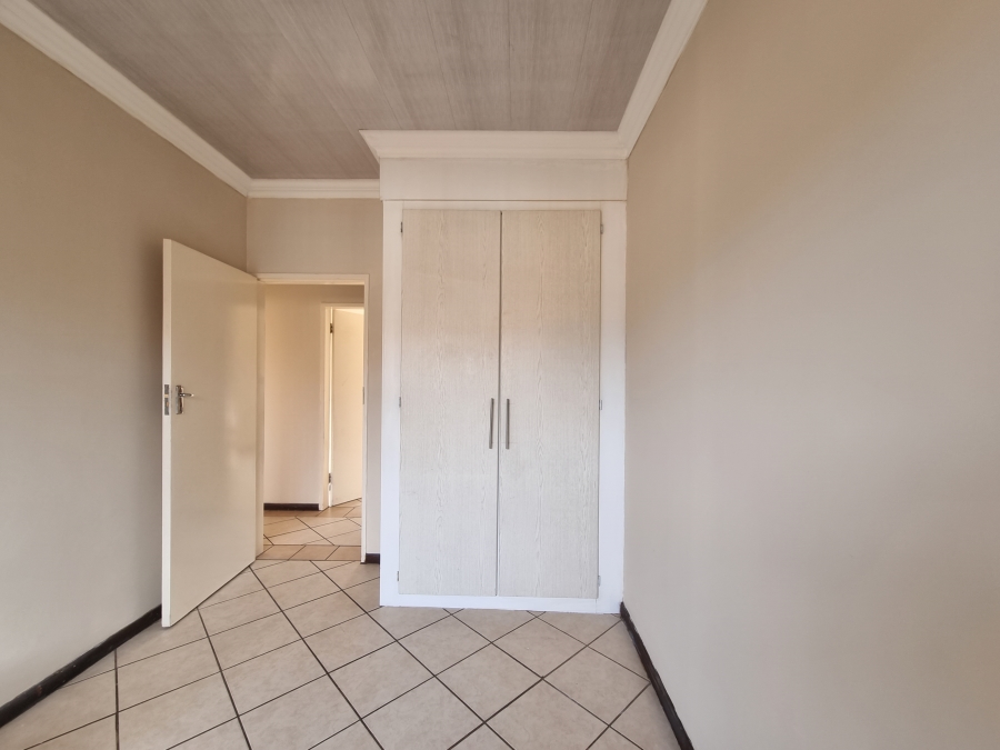 To Let 3 Bedroom Property for Rent in Die Hoewes Gauteng