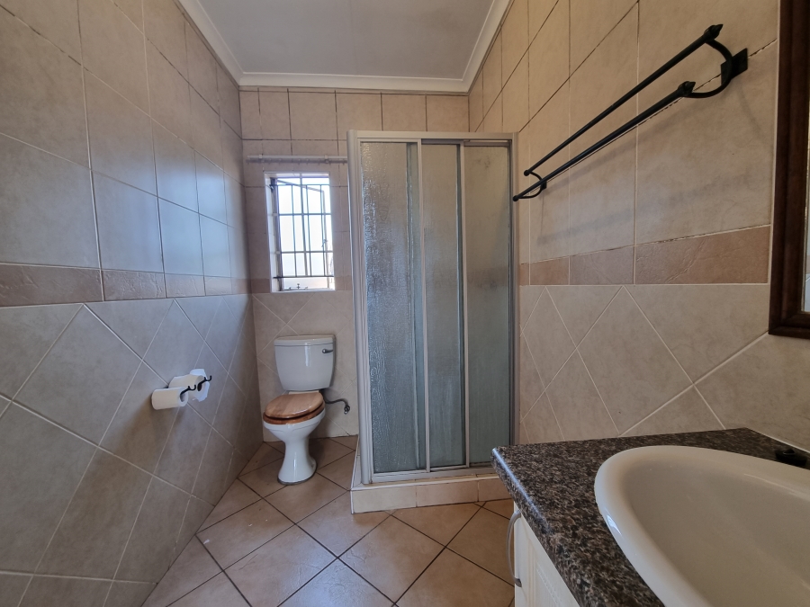 To Let 3 Bedroom Property for Rent in Die Hoewes Gauteng